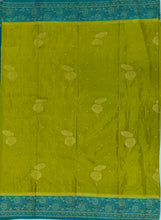 Load image into Gallery viewer, Banaras Chinnon Crepe Saree with Contrast Border,Pallu and Blouse.