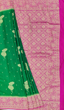 Load image into Gallery viewer, Banaras Chinnon Crepe Saree with Contrast Border,Pallu and Blouse.