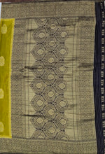 Load image into Gallery viewer, Banaras Chinnon Crepe Saree with Contrast Border,Pallu and Blouse.
