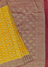 Load image into Gallery viewer, Banaras Chinnon Crepe Saree with Contrast Border,Pallu and Blouse.