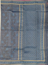Load image into Gallery viewer, Banaras Crepe Saree with Shimmer Body and Contrast Blouse.
