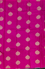 Load image into Gallery viewer, Banaras Crepe Saree with Thin Zari checks and Buttis,Self Color Border,Pallu and Contrast Butti Blouse.