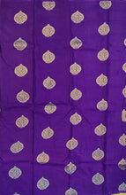 Load image into Gallery viewer, Banaras Crepe Saree with Thin Zari checks and Buttis,Self Color Border,Pallu and Contrast Butti Blouse.