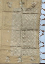 Load image into Gallery viewer, Desingers tissue saree with floral patterns all over and tasselled pallu and blouse.