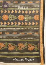 Load image into Gallery viewer, Mul Mul Pure Cotton Saree with Ikat Prints all over (RED PATOLA)
