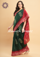 Load image into Gallery viewer, Mul Mul Pure Cotton Saree with Tie N Dye and Batiq Prints (GREEN-RED COMBINATION)
