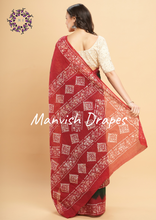 Load image into Gallery viewer, Mul Mul Pure Cotton Saree with Tie N Dye and Batiq Prints (GREEN-RED COMBINATION)

