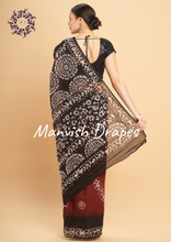 Load image into Gallery viewer, Mul Mul Pure Cotton Saree with Tie N Dye and Batiq Prints (RED-BLACK COMBINATION)
