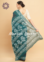 Load image into Gallery viewer, Mul Mul Pure Cotton Saree with Tie N Dye and Batiq Prints (NAVY BLUE-RAMA COMBINATION)
