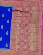Load image into Gallery viewer, Banaras Chinnon Crepe Saree with Contrast Border,Pallu and Blouse.
