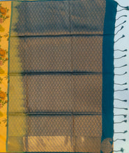 Load image into Gallery viewer, Digital print soft silk borderless floral digital print all over Saree contrast Color Border,Pallu and Blouse.
