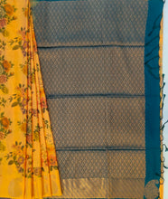 Load image into Gallery viewer, Digital print soft silk borderless floral digital print all over Saree contrast Color Border,Pallu and Blouse.
