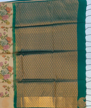 Load image into Gallery viewer, Digital print soft silk borderless floral digital print all over Saree contrast Color Border,Pallu and Blouse.
