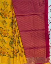 Load image into Gallery viewer, Digital print soft silk borderless floral digital print all over Saree contrast Color Border,Pallu and Blouse.
