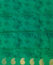 Load image into Gallery viewer, Digital print soft silk borderless floral digital print all over Saree contrast Color Border,Pallu and Blouse.
