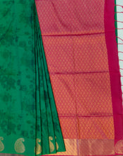 Load image into Gallery viewer, Digital print soft silk borderless floral digital print all over Saree contrast Color Border,Pallu and Blouse.
